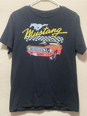 Ford Mustang Graphic Tee - size medium